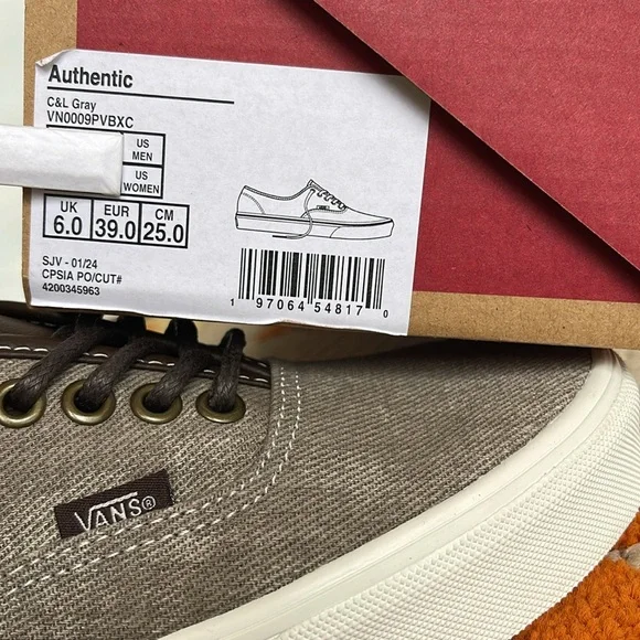 Vans Men’s Authentic
C&L Gray
VN0009PVBXC
Sneakers - Picture 12 of 16